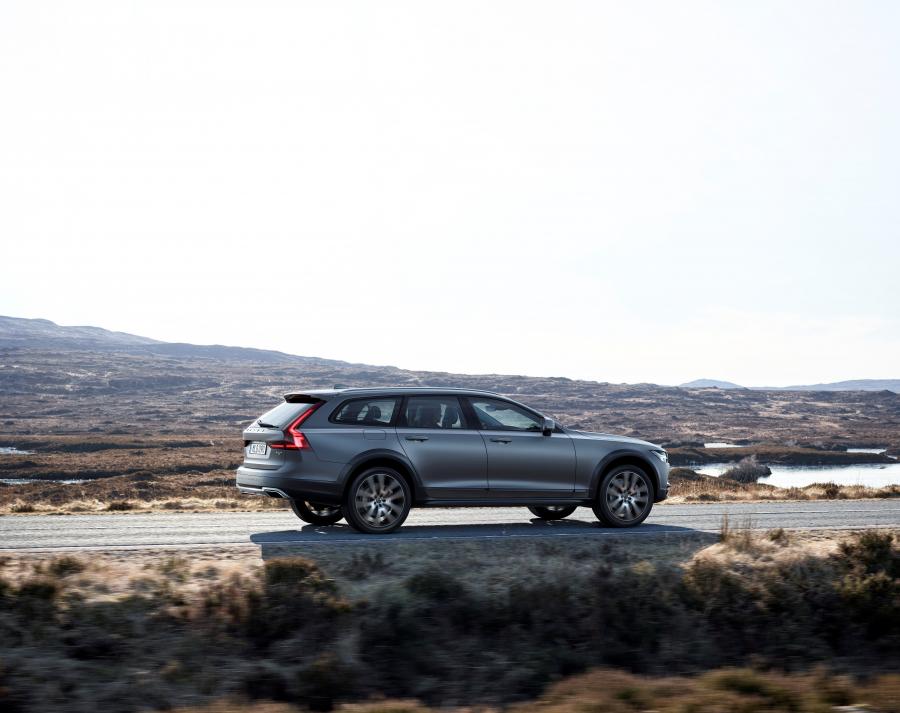  Volvo V90 T6 Cross Country 2016 года  (фото 16 из 104)
